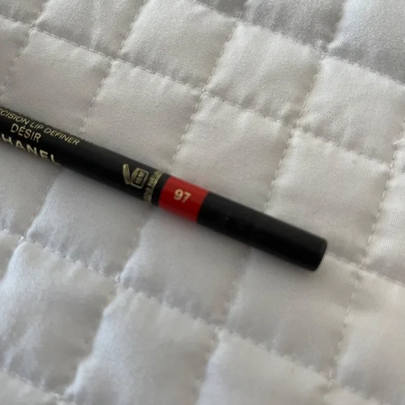 CHANEL Le Crayon Lèvres Longwear Lip Pencil – Shade 97 Désir – New - Picture 3 of 9